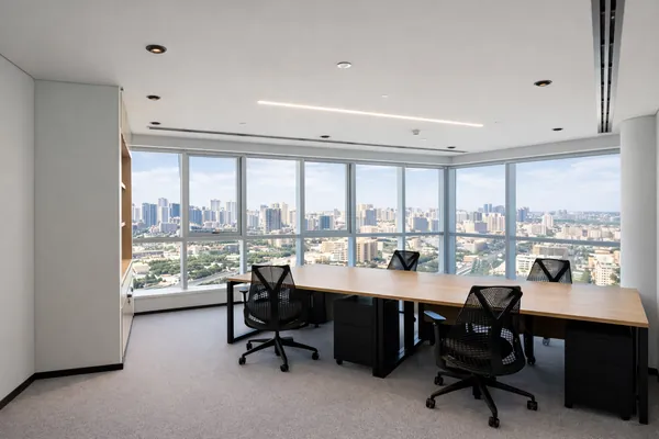 Large serviced office with panoramic city views